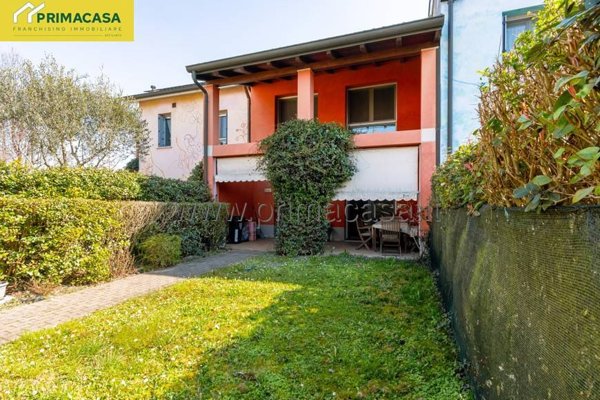 casa indipendente in vendita a Correggio