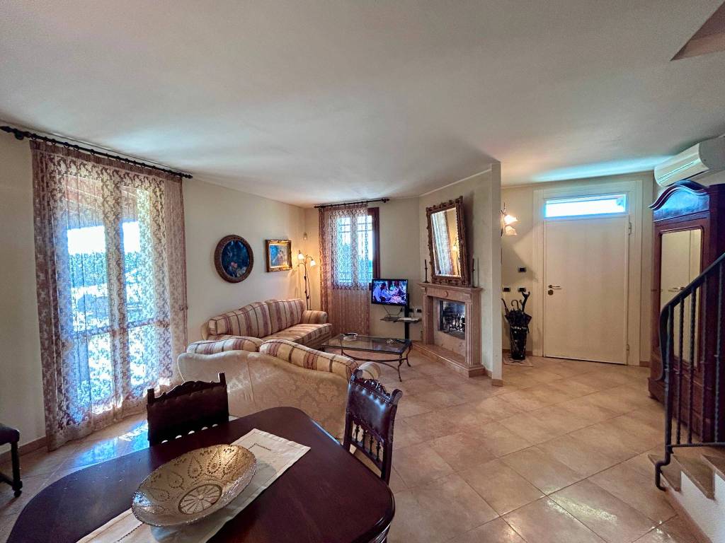 casa indipendente in vendita a Correggio