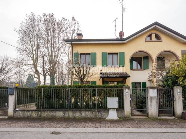 casa indipendente in vendita a Correggio