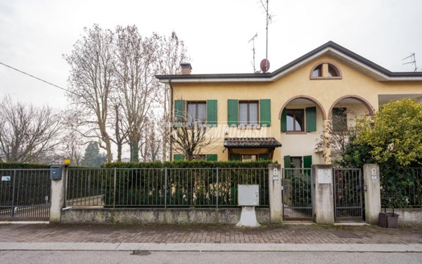 casa indipendente in vendita a Correggio
