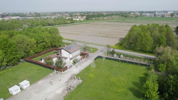 terreno edificabile in vendita a Correggio in zona San Martino