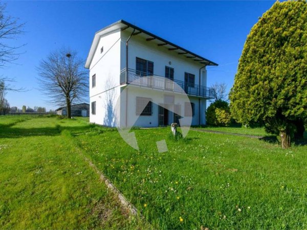 casa indipendente in vendita a Correggio