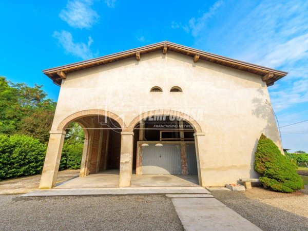 casa indipendente in vendita a Correggio