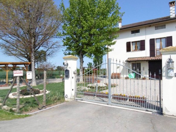 casa indipendente in vendita a Correggio