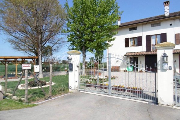 casa indipendente in vendita a Correggio
