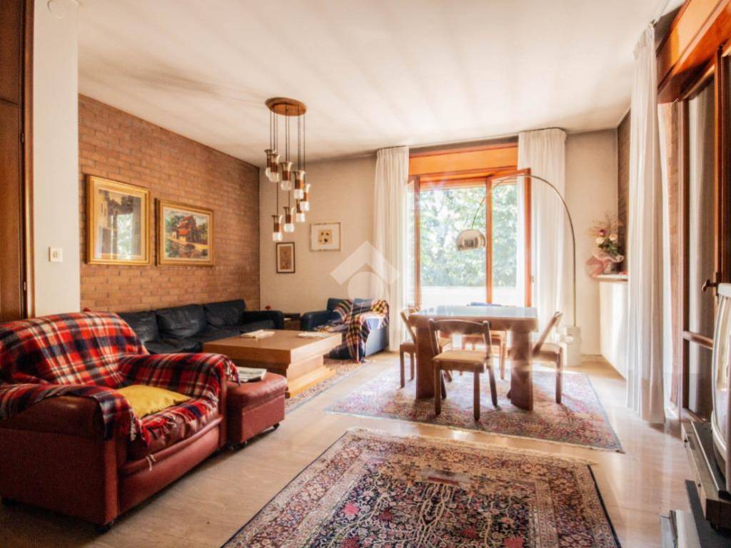 casa indipendente in vendita a Correggio