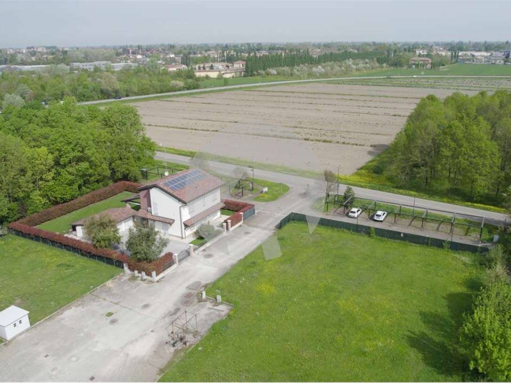 terreno edificabile in vendita a Correggio