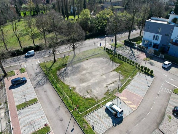 terreno edificabile in vendita a Correggio