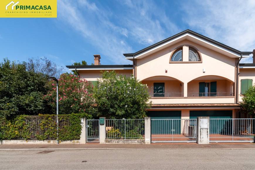 casa indipendente in vendita a Correggio