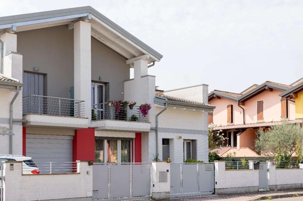 casa indipendente in vendita a Correggio