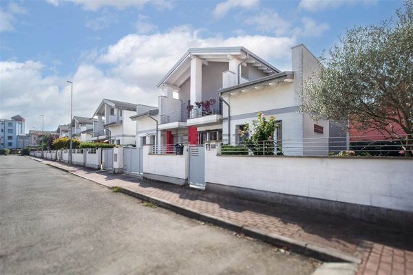 casa indipendente in vendita a Correggio