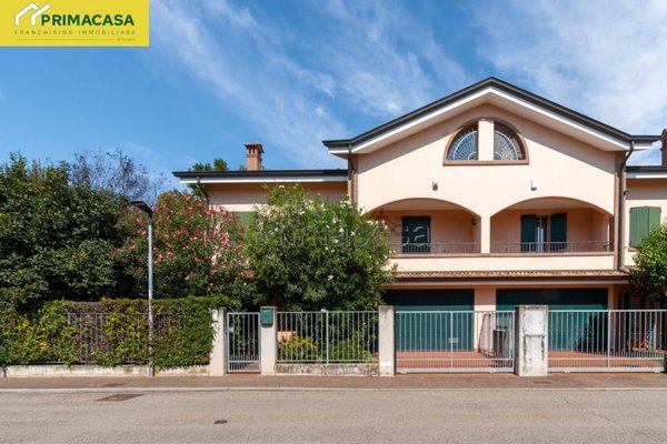 casa indipendente in vendita a Correggio