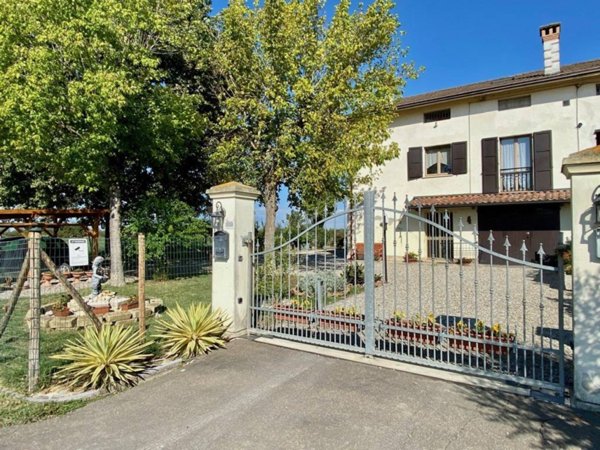 casa indipendente in vendita a Correggio in zona San Martino