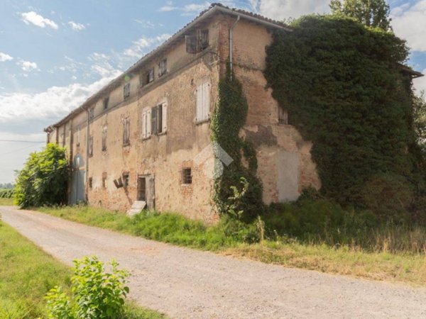 casale in vendita a Correggio in zona San Martino