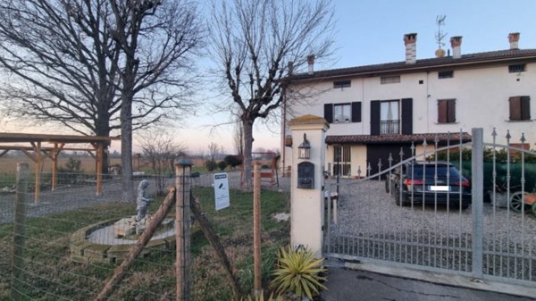 casa indipendente in vendita a Correggio