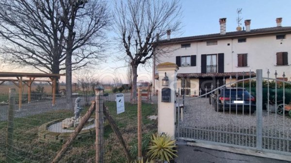 casa indipendente in vendita a Correggio