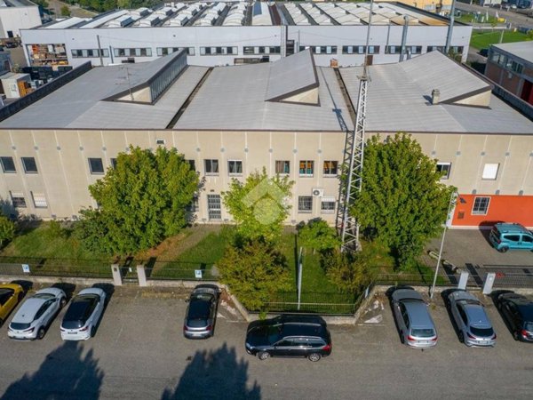 locale commerciale in vendita a Correggio in zona Villaggio Industriale