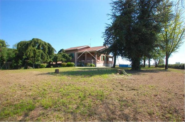 casa indipendente in vendita a Correggio in zona Mandrio