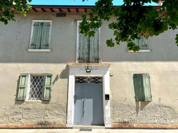 casa indipendente in vendita a Correggio in zona San Martino