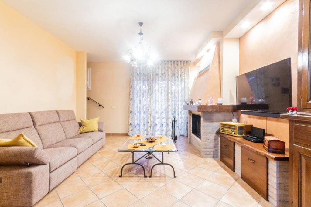 casa indipendente in vendita a Correggio in zona Budrio