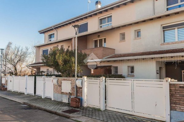 casa indipendente in vendita a Correggio in zona Budrio