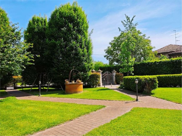 casa indipendente in vendita a Correggio