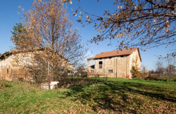 casale in vendita a Correggio in zona Fosdondo