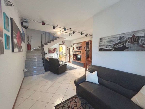 casa indipendente in vendita a Correggio