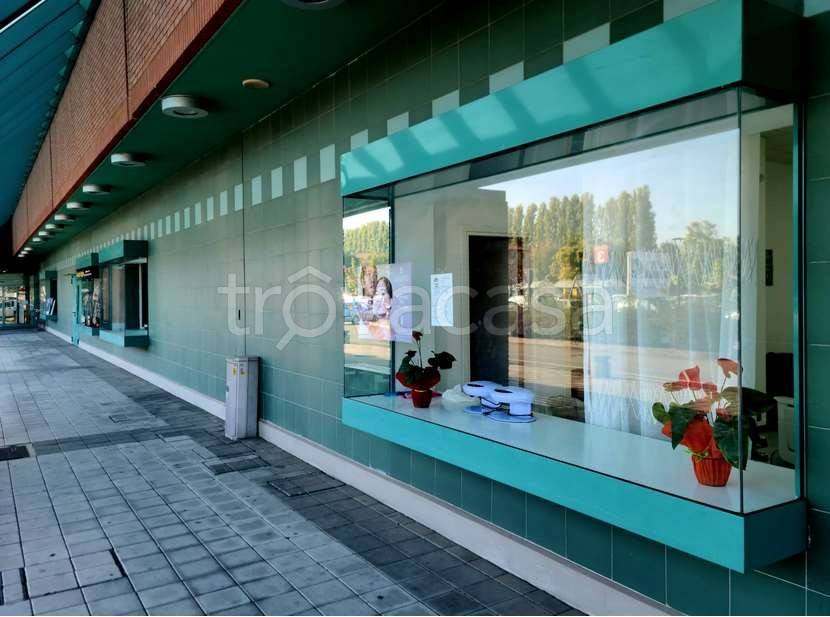 negozio in vendita a Correggio