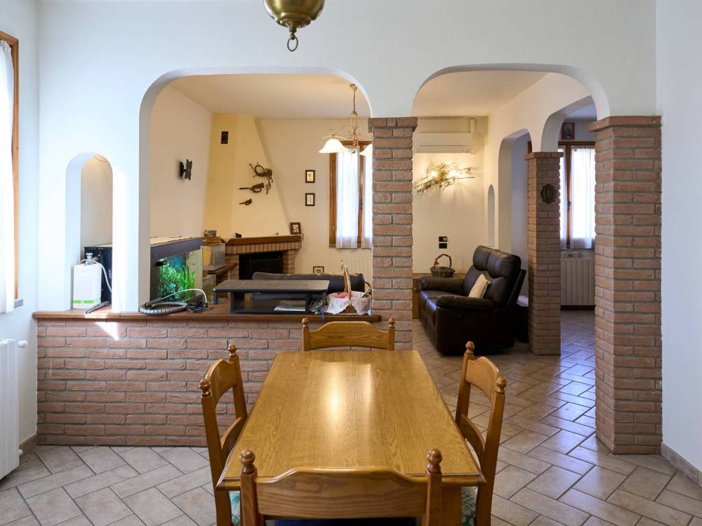 casa indipendente in vendita a Correggio in zona Mandrio