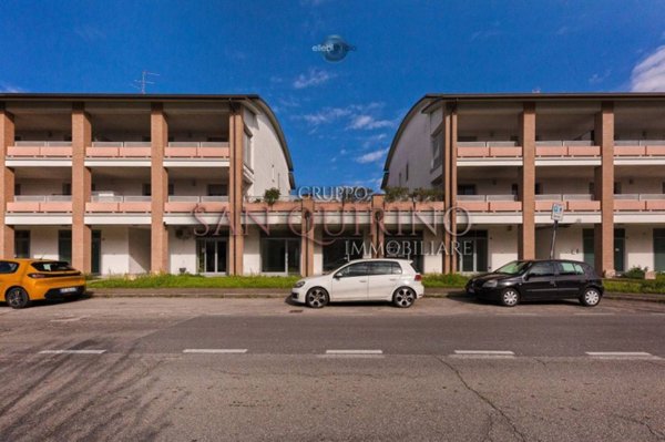 negozio in vendita a Correggio