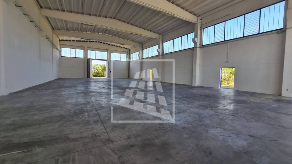 locale commerciale in vendita a Correggio in zona Fosdondo