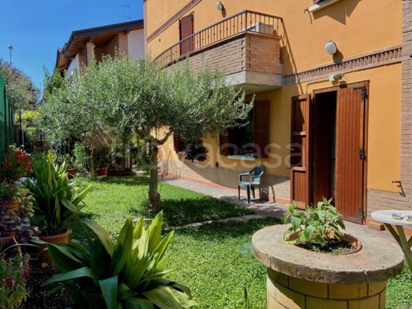 casa indipendente in vendita a Correggio in zona San Martino