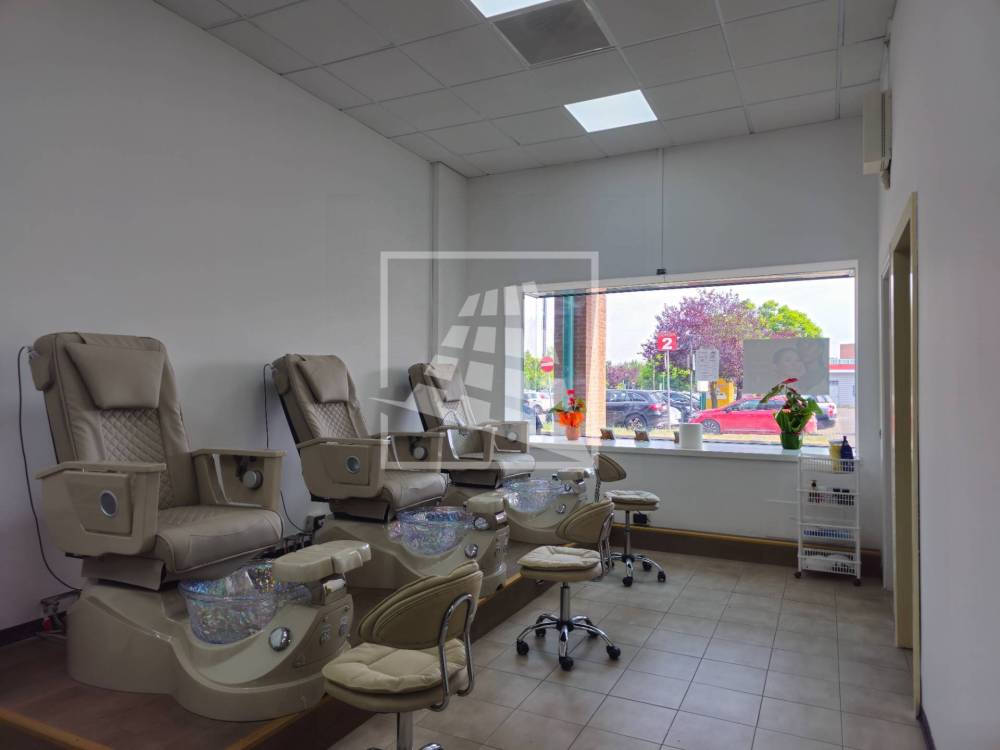 locale commerciale in vendita a Correggio