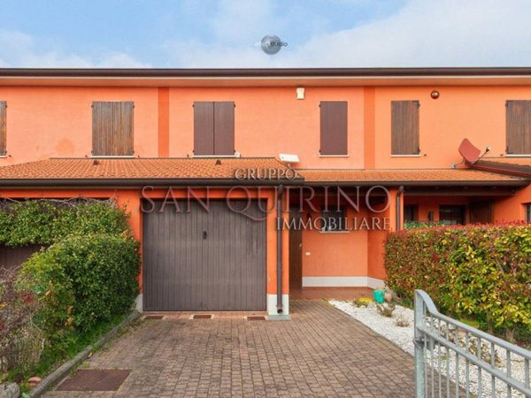 casa indipendente in vendita a Correggio in zona Budrio