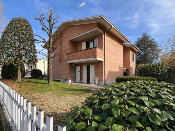 casa indipendente in vendita a Correggio