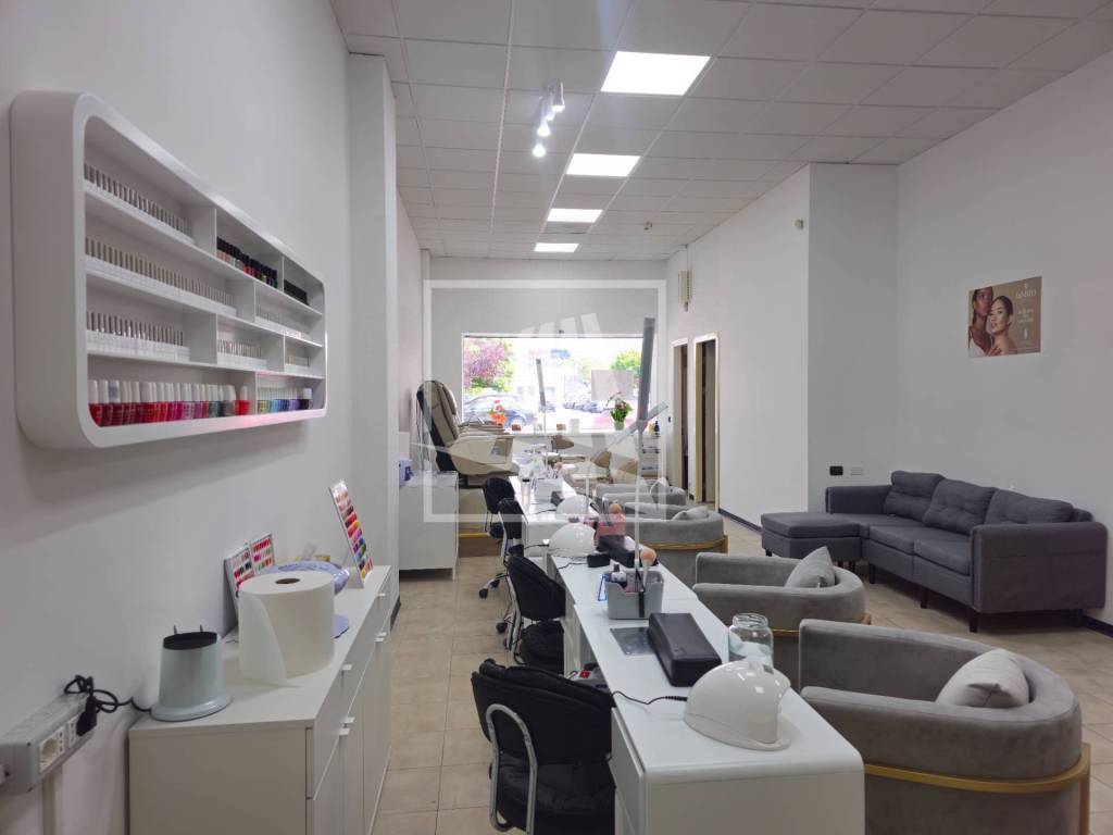 locale commerciale in vendita a Correggio