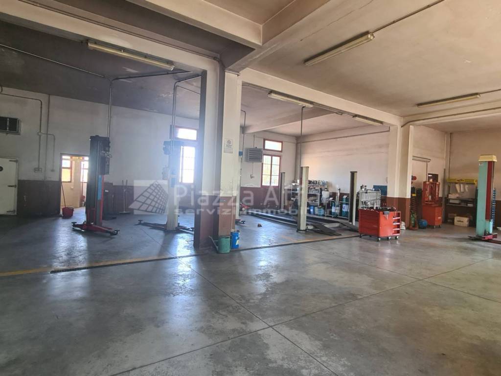 locale commerciale in vendita a Correggio