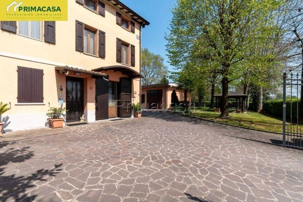 casa indipendente in vendita a Correggio in zona Fosdondo