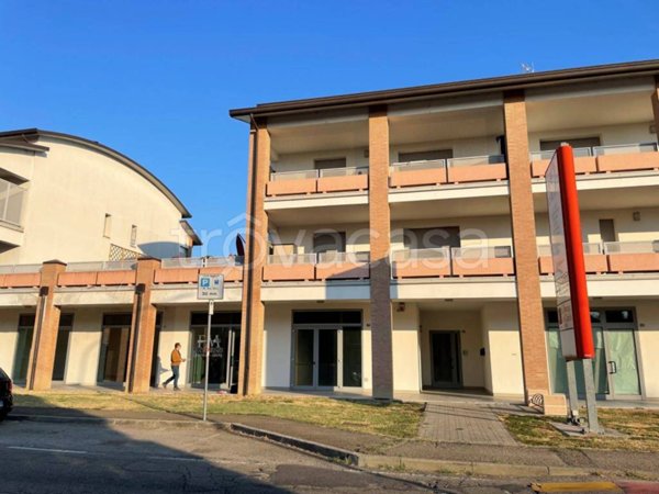 negozio in vendita a Correggio in zona San Martino