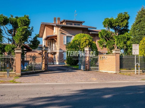 casa indipendente in vendita a Correggio in zona Budrio