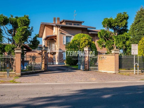 casa indipendente in vendita a Correggio in zona Fosdondo
