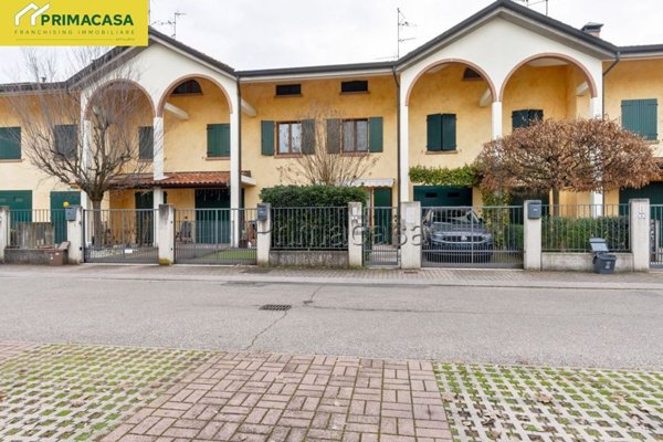 casa indipendente in vendita a Correggio in zona Mandrio