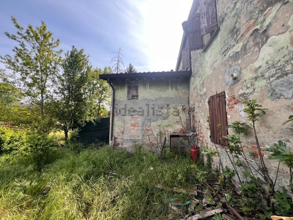 casa indipendente in vendita a Correggio in zona Budrio