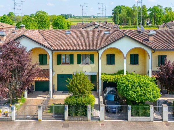 casa indipendente in vendita a Correggio in zona Mandrio