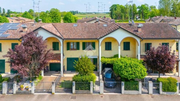 casa indipendente in vendita a Correggio in zona Mandrio