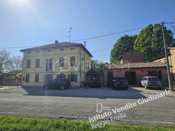 negozio in vendita a Correggio in zona Mandrio