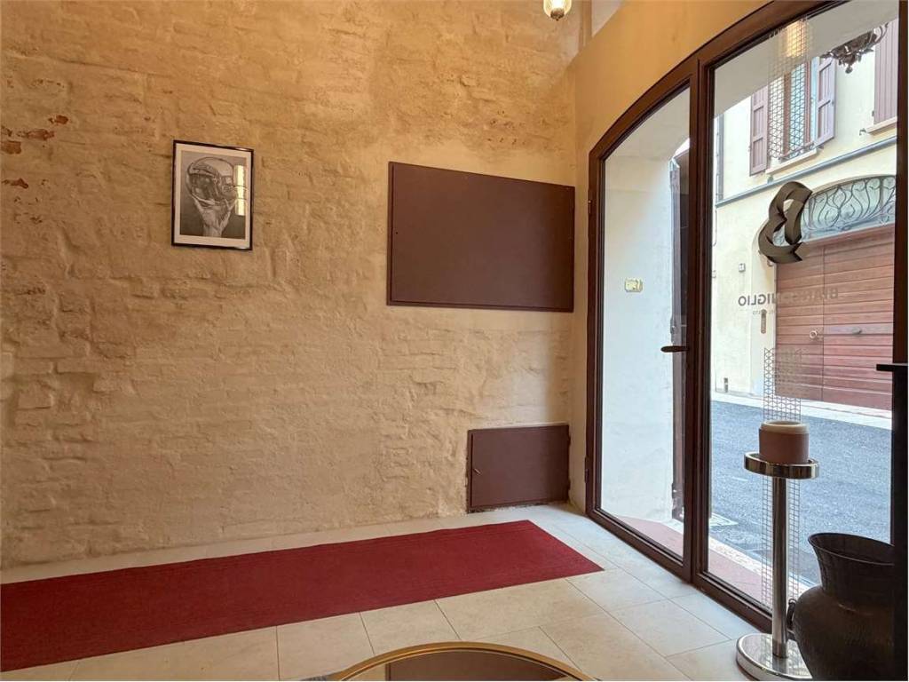 negozio in vendita a Correggio