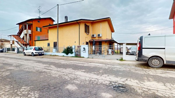 casa indipendente in vendita a Correggio in zona Budrio