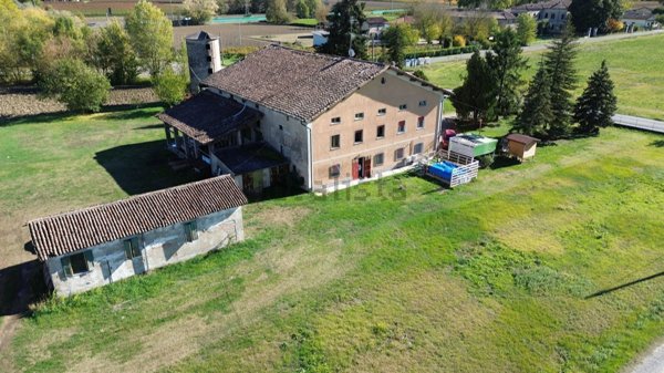 casa indipendente in vendita a Correggio in zona Caseificio Morini